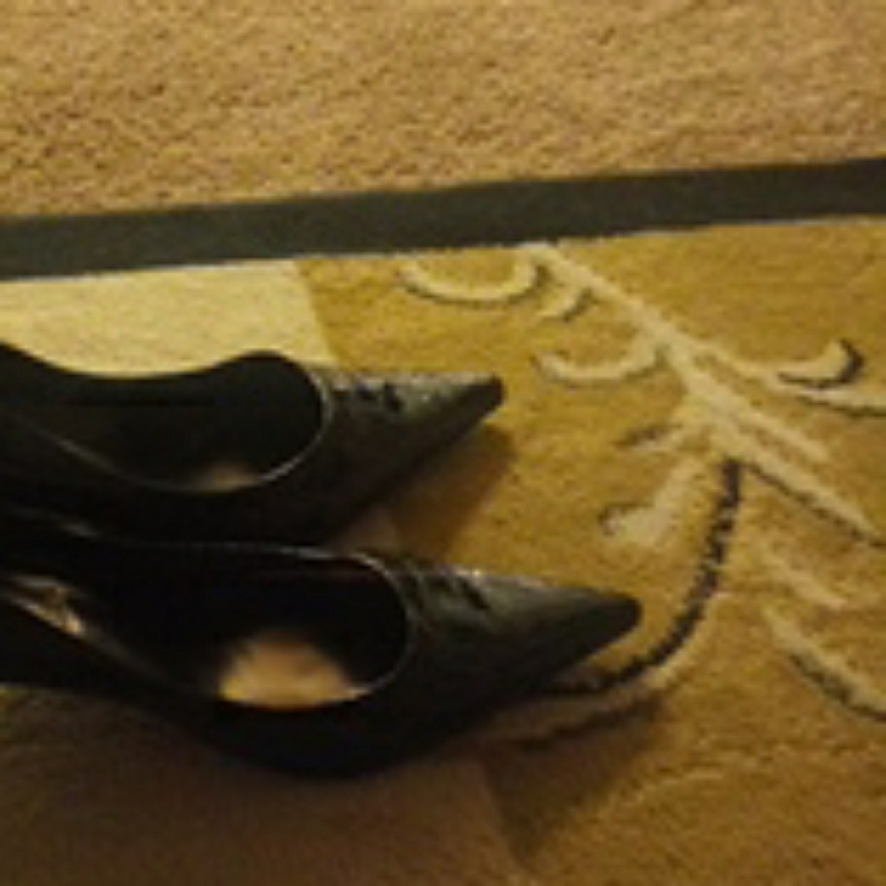 Shoes - Picture 3 of 4